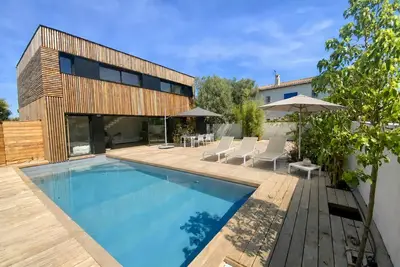 Image de Confort moderne & piscine pour vacances parfaites