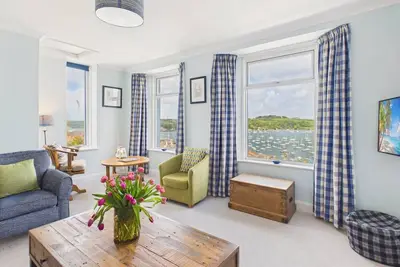 Image de Coastal Cottage with Panoramic Sea Views & Parking