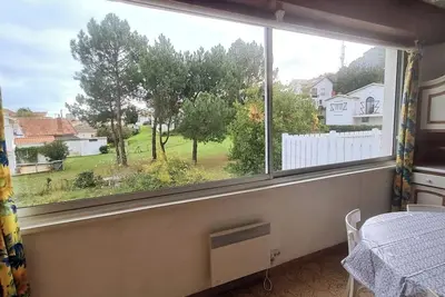 Image de A 5 minutes de la plage et du centre ville, appartement lumineux et calme!