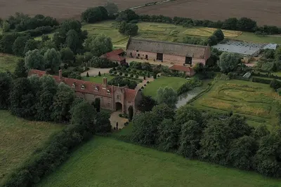 Image de Medieval Tudor Hall (Est. 1478) in Norfolk | Sleeps 20 in Historic Splendor