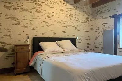 Image de Gîte « La P’tite Maison » a Eguzon-Chantome. A 800 mètres du lac!