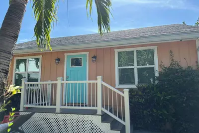 Image de 2-bedroom charming cottage in Delray Beach walking distance to Atlantic Avenue.