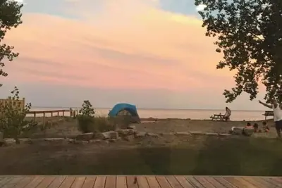 Image de 3 bedroom lakefront cottage sleeps 9