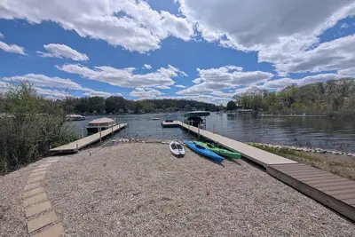 Image de Lake James Beautiful 4-bedroom cottage with Swimming, Ac