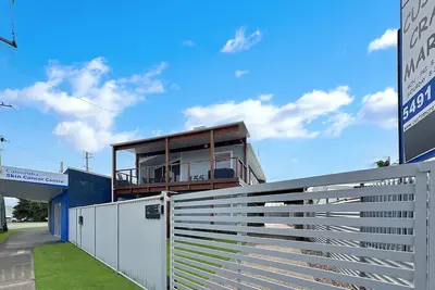 Image de 3br Caloundra Home  Walk to Beach  Boat Parking