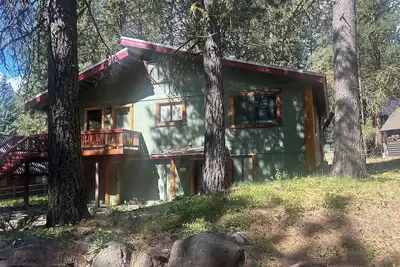 Image de 6 Bedroom Downtown Lodge w/ Game Room, Bbq, Deck