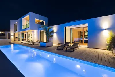 Image de Villa Larga | Lap Pool | Rooftop Views | Jan Thiel