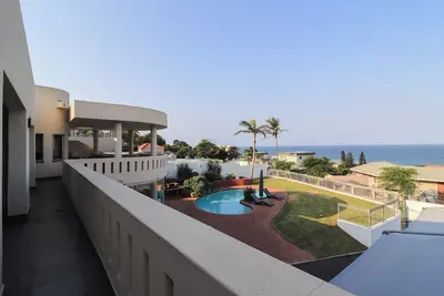 Image de Oceanview, Umhlanga Rocks, free standing 4 bedroom house 2. 5 bath with Pool