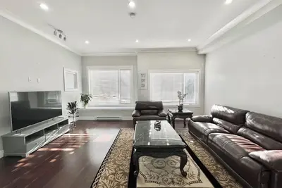 Image de Spacious 4-bedroom home in pleasant Richmond neighborhood