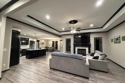 Image de Spacious 5br retreat sleeps 12—minutes from Fort Sill. Game room & whirlpool tub