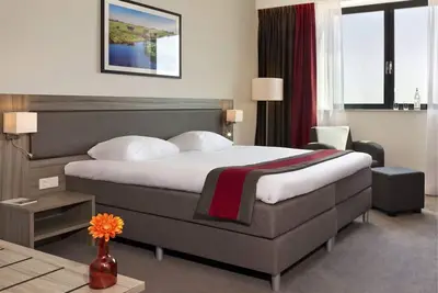Image de Comfortable Rooms Near Rotterdam Airport with On-Site Dining and Parking!