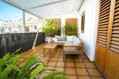 Image de Peaceful 3-bedroom apartment with Ac in El Puig de Santa Maria