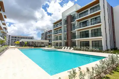 Image de Modern 1br, pools, gym, and artificial beach