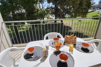 Image de T3 piscine & plage à pied – idéal famille