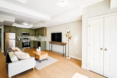 Image de Bright Modern 2br 2ba · Free Parking · Walk to Trails · Near Conestoga College