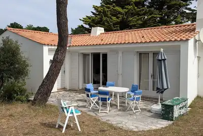 Image de Maison avec grand jardin, exposée sud, 10min a pied de la plage de Saint Jean.
