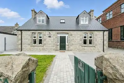 Image de Stunning restored granite cottage in centre of Newcastle close to beaches etc