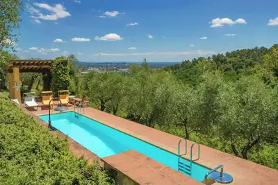 Image de Appartement avec grande terrasse et piscine près de Lucques