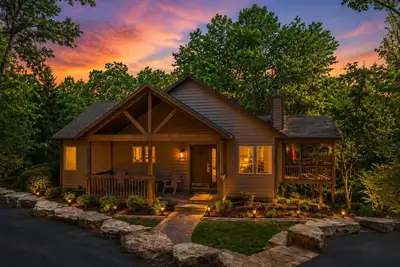 Image de 3br, 3. 5Bath + Hot Tub + Private Patio