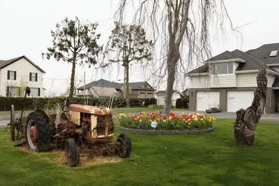 Image de Westham Island - Hot tub/Fire Pit! Sleeps 8 in a quaint farm setting.