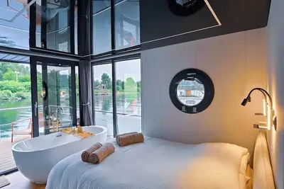 Image de « HouseBoat » Luxe • Spa • Rooftop • Rhône Valence