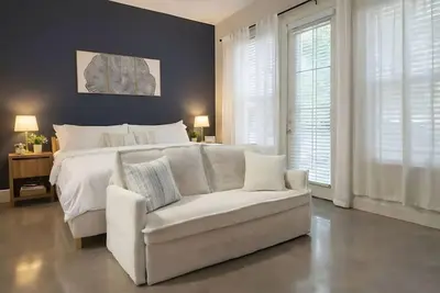 Image de Stylish Modern Studio | King & Full Bed + Pool&Gym