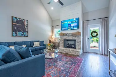 Image de LakePoint & Allatoona | Pets + Family + Workspace