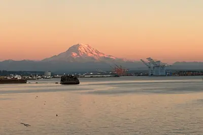 Image de Puget Sound Waterfront, Kayaks + Mt Rainier, 3br