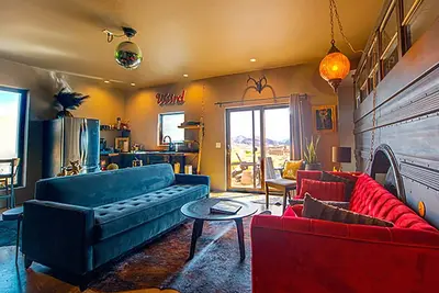 Image de Eclectic Tiny House - Walk to Ghost Town - Minutes from Big Bend National Park