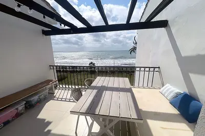 Image de Beachfront apartment with sea views.