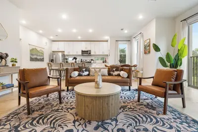Image de Bright Corner 2br Retreat w/ Pool & Open Living