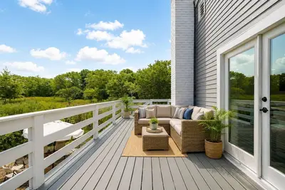 Image de Hyannis Waterfront Cape Retreat. Walk to 3 Beaches, Ferry & Main St