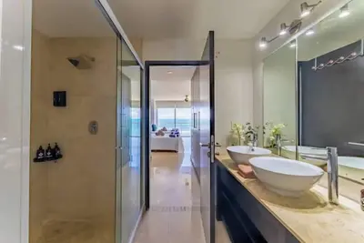 Image de In ☆ sea front/Luxurious facilities/Unbelievable location ☆.