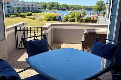 Image de Newly Avail. Lakefront 1st Floor Condo Located on Davidson Penninsula. Pets ok