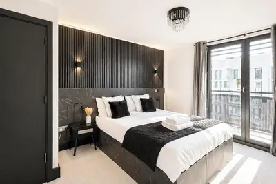 Image de Modern City Centre Apt With Balcony & Free Parking
