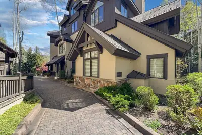 Image de Ski-In/Ski-Out, Luxury, Ground Level Townhome in Arrowhead - Beaver Creek