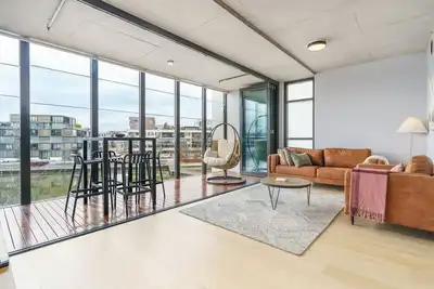 Image de Refined Kingston Apartment, Foreshore Lake Access