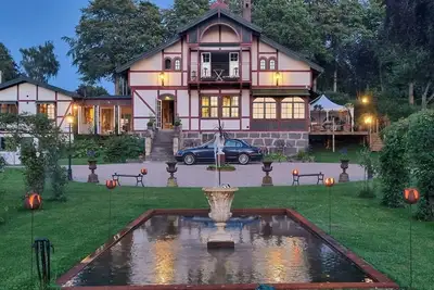 Image de Villa avec ponton privé au bord du lac de chaux à Balsvik