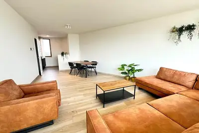 Image de Spacieux refuge urbain avec balcon