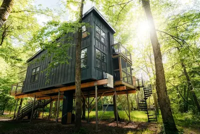 Image de Spacious Tree House near Starved Rock and Buffalo Rock State Parks, Perfect for a Family Glamping Getaway
