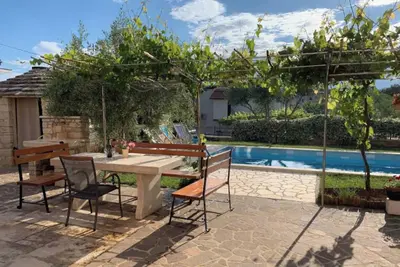Image de Retraite relaxante avec terrasse couverte et piscine
