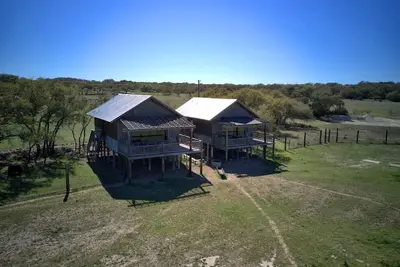 Image de Amazing Raised Bungalow Surrounded by Beautiful Texas Hill Country Views in Bergheim, Texas