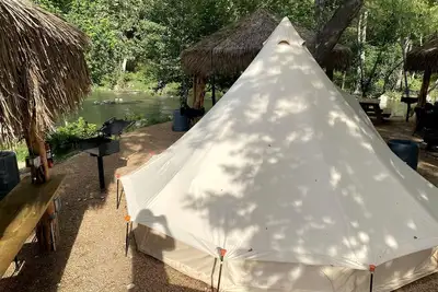 Image de Son's Guadalupe Glamping Tent #G and Cabana #10 in Kingsbury, Tx