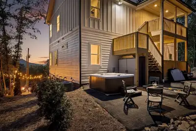 Image de Newly Built Mountain-View Cabin with Hot Tub Near Lookout Mountain | Fairview, Ga