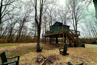 Image de Luxurious Glamping Tree House at Starved Rock, Perfect for a Weekend Escape from Chicago