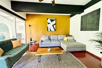 Image de Spacious Beautiful 5-Br House in San Benito - up to 20 people! Big Garden!