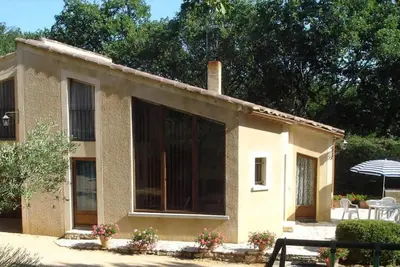 Image de Maison de vacances « Les Lavandes » avec piscine partagée