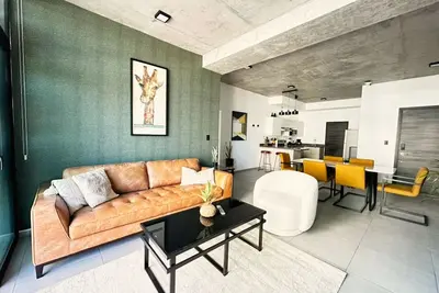 Image de Big & Modern Apartment with Great Amenities: Children’s Playroom, Pool & Gym!