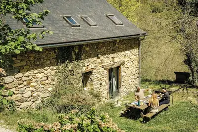 Image de Gîte à la montagne de grande capacité. Vue imprenable sur les montagnes