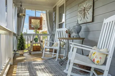Image de St. Elmo Bungalow - Mtn Views! *Monthly Stays*